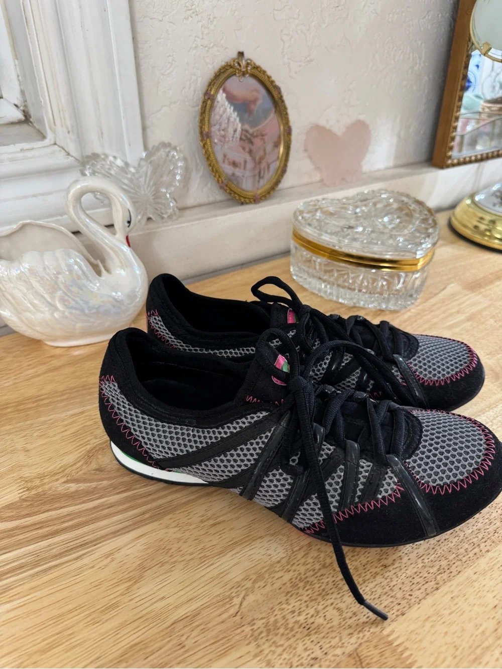 Rocket Dog Y2K Mesh Sneakers Size 8.5 | Black Pink Retro Trainers